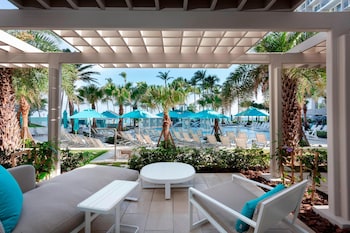 Room, 1 King Bed, Pool Access, Pool View (Pool Access)