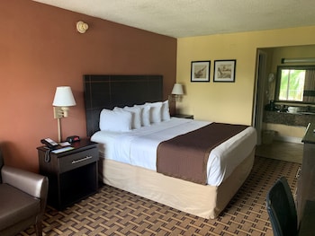 Standard Room, 1 King Bed, Smoking