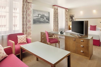 Junior Room, 1 King Bed