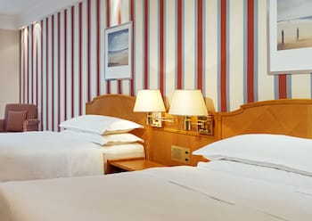 Classic Room, 2 Twin Beds, City View