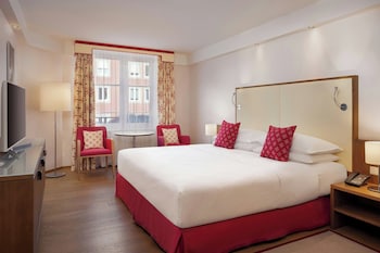 Classic Room, 1 King Bed, City View