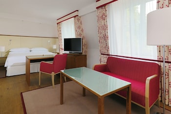 Junior Room, 1 King Bed