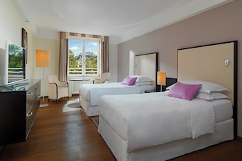 Deluxe Room, 2 Twin Beds, Park View