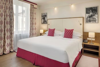 Junior Room, 1 King Bed