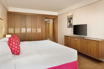 Deluxe Room, 1 King Bed, Park View