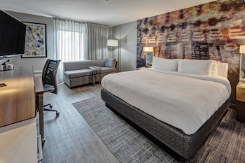 Room, 1 King Bed, Hearing Accessible (Accessible Bathtub)