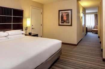Suite, 1 King Bed, Accessible, Non Smoking (Roll-In Shower)
