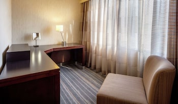 Suite, 1 King Bed, Accessible, Non Smoking (Roll-In Shower)