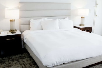 Suite, 1 King Bed, Refrigerator