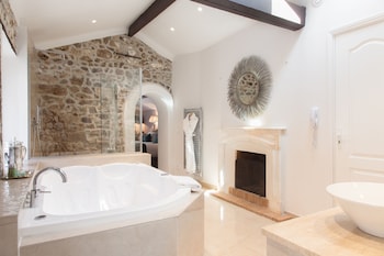 Elegance Room