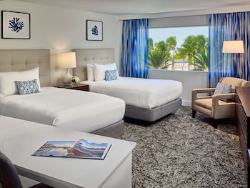 Deluxe Room, 2 Double Beds, Ocean View (Deluxe Ocean Curve Two Doubles)
