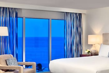 Premier Room, 1 King Bed, Ocean View (Preferred Ocean Curve King)