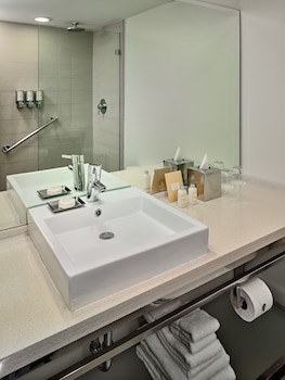 Deluxe Room, 1 King Bed, Ocean View (Deluxe Ocean King)