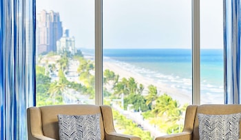 Suite, 1 King Bed with Sofa bed, Accessible, Ocean View (Roll-In Shower)
