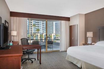 Room, 1 King Bed (Skyline)