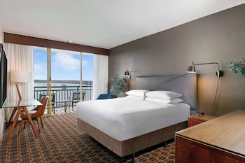 Suite, 1 King Bed, Non Smoking, Bay View (Point Loma)
