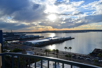Suite, 1 King Bed, Non Smoking, Bay View (Point Loma)