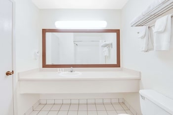 Business Suite, 2 Queen Beds, Non Smoking