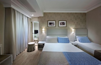 Comfort Room, Multiple Beds, Non Smoking