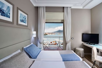 Standard Room, 1 Queen Bed, Non Smoking, Sea View