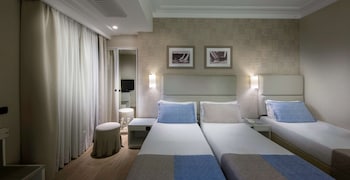 Comfort Room, Multiple Beds, Non Smoking