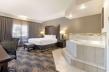 Standard Room, 1 King Bed, Non Smoking, Jetted Tub