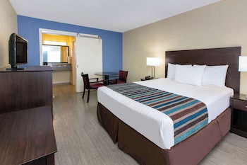 Room, 1 Queen Bed, Accessible, Smoking (First Floor/Mobility)