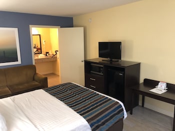 Room, 1 Queen Bed, Accessible, Smoking (First Floor/Mobility)