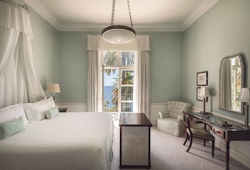 Deluxe Suite (Winston Churchill Suite)