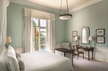 Deluxe Suite (Winston Churchill Suite)