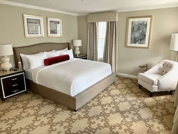 Deluxe Room, 1 King Bed