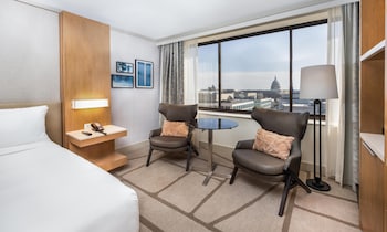 Room, 1 King Bed (Capitol View)