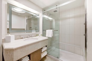 Deluxe Room, 1 King Bed