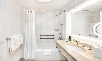 Room, 1 King Bed, Accessible, Bathtub