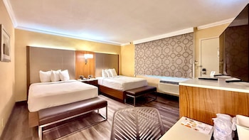 Deluxe Room, 2 Double Beds, Non Smoking, Microwave