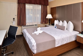 Standard Room, 1 King Bed, Non Smoking (with Sofabed)