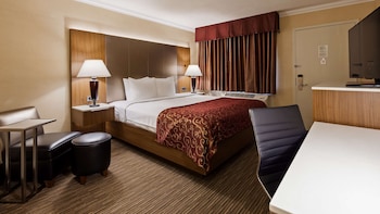 Standard Room, 1 King Bed, Non Smoking (with Sofabed)