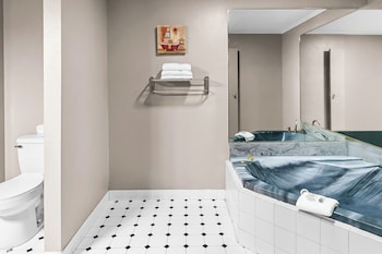 Suite, 2 Bedrooms, Non Smoking, Jetted Tub (1 King Bed)