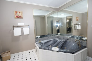Suite, 2 Bedrooms, Non Smoking, Jetted Tub (1 King Bed)
