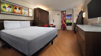 Standard Room. Hearing accessible - visual alarms and notifications. 1 queen bed and 1 queen sleeper