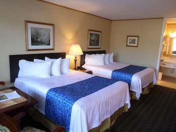 Room, 2 Queen Beds, Non Smoking