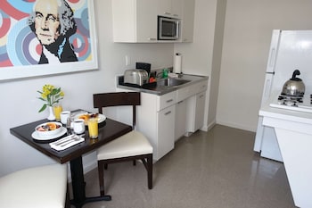 Deluxe Suite, Accessible