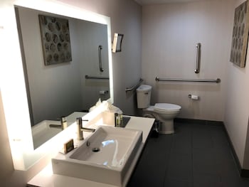 Suite, 3 Bedrooms