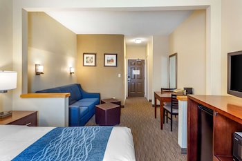 Suite, 1 Queen Bed with Sofa bed, Non Smoking