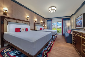 Water View. Hearing accessible - visual alarms and notifications. 2 queen beds, 1 daybed.
