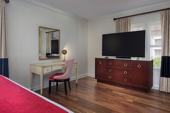 2 Bedroom Suite - Club Level Access