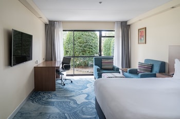 Standard Room, 1 King Bed, Garden View