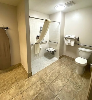 Standard Room, 2 Queen Beds, Roll-in Shower