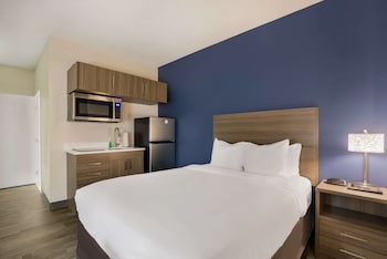 Room, 1 King Bed, Non Smoking (Efficiency)