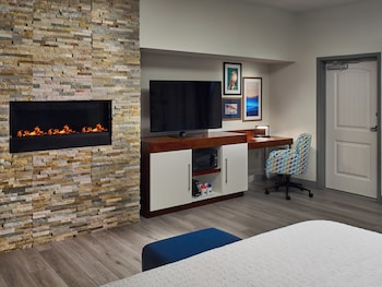 Room, 1 King Bed with Sofa bed, Balcony (Fireplace)